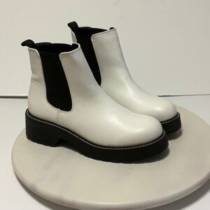 Madden Girl Cindy Lug Boots, White. 8.5. Awesome tiktokfave. Ontrend